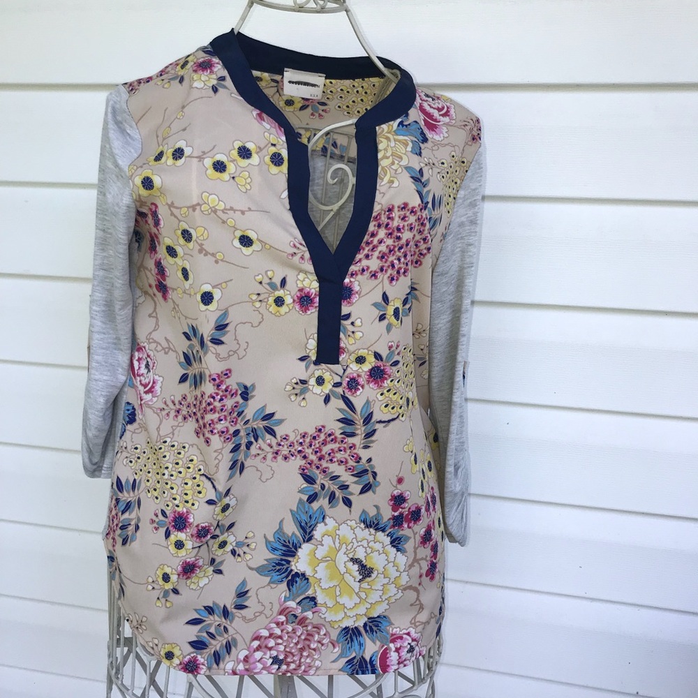 Gaudy Me brand top